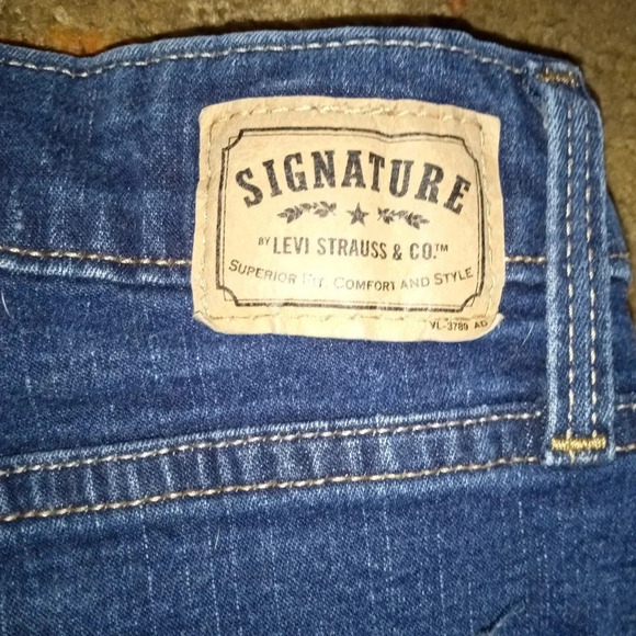 Signature by Levi Strauss & Co. Gold Label Totally Shaping Bootcut Jeans sz 8 - Picture 6 of 12
